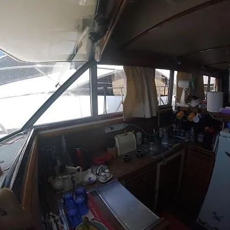 Mykonos Yacht Stay - 2 Private Rooms With Private Toilet&Shower In A Shared Yacht 船上ホテル Mykonos Town