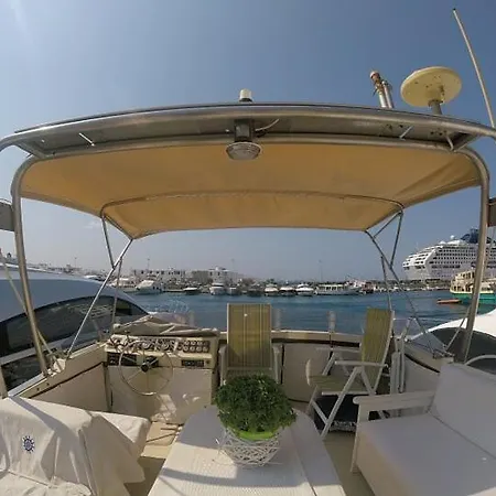 船上ホテル Mykonos Yacht Stay - 2 Private Rooms With Private Toilet&Shower In A Shared Yacht *